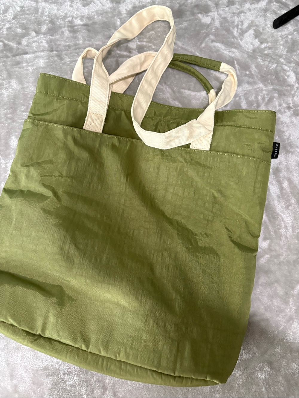 Thread Wallets Collapsible Utility Tote Bag Green and Cream NWT - Picture 3 of 3